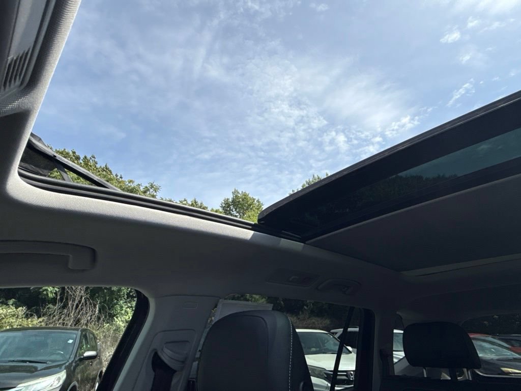Used 2023 Volkswagen Tiguan SE w/ Panoramic Sunroof Package FWD image 41