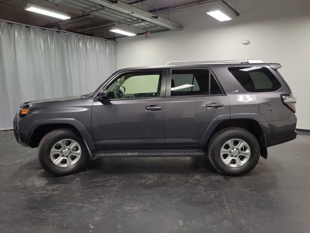 Used 2018 Toyota 4Runner SR5 image 5