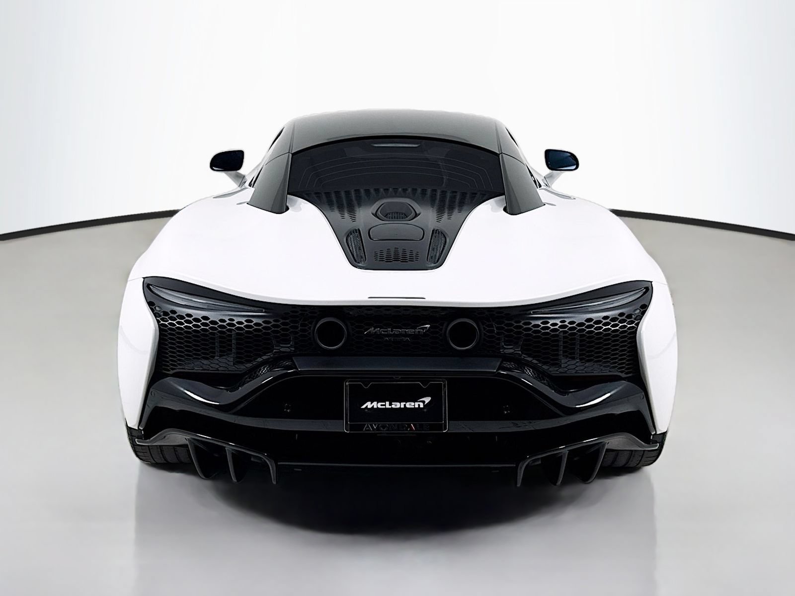 Used 2024 McLaren Artura RWD image 6