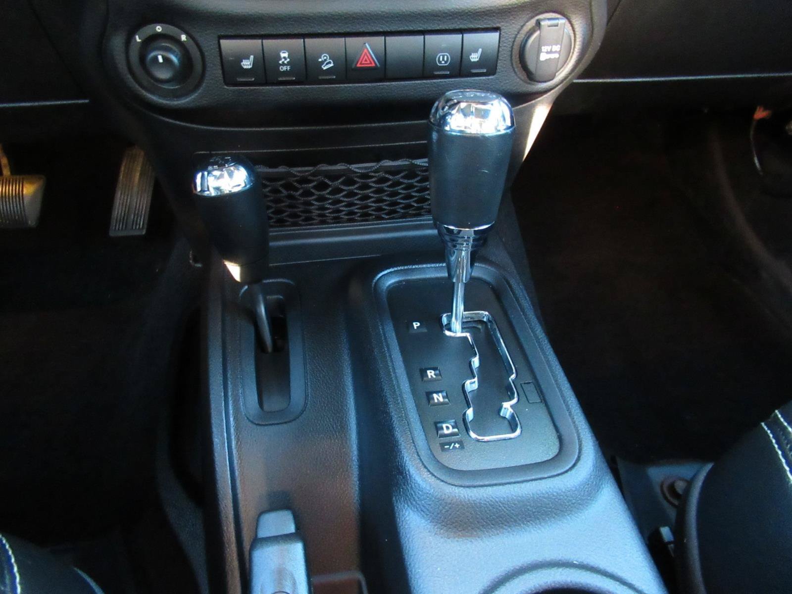 Used 2013 Jeep Wrangler Unlimited Sahara w/ Connectivity Group AWD/4WD image 26
