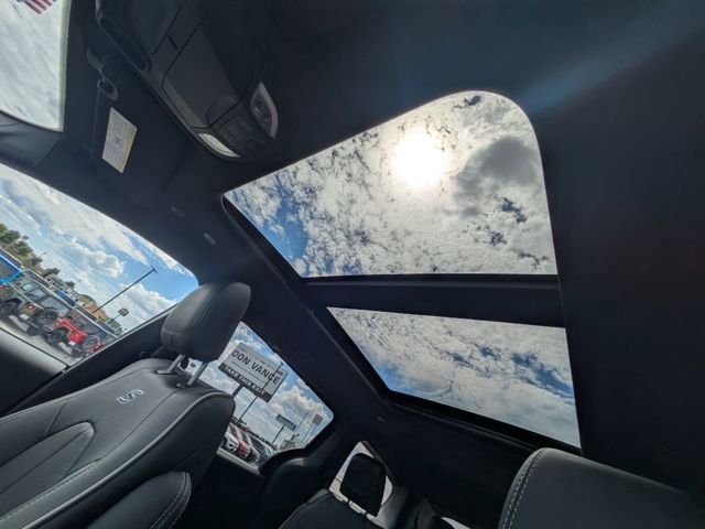 New 2026 Chrysler Pacifica Limited image 25