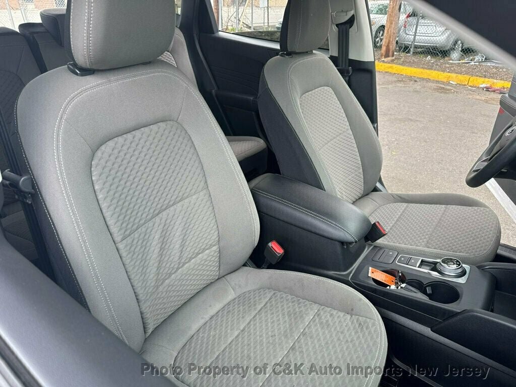 Used 2022 Ford Escape SE AWD/4WD image 14