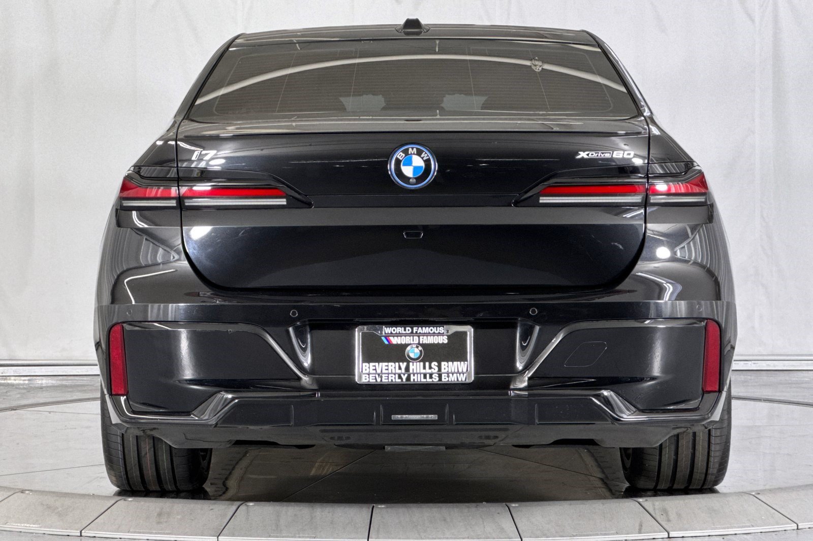 Used 2023 BMW i7 xDrive60 AWD/4WD image 9