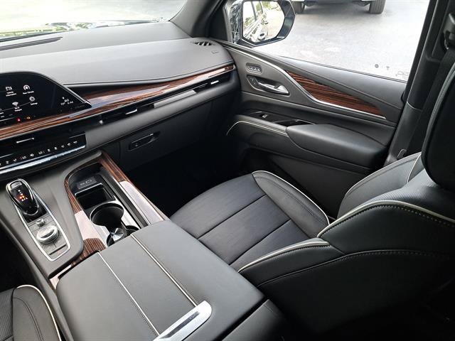 Certified 2023 Cadillac Escalade Premium Luxury w/ Performance Package AWD/4WD image 19