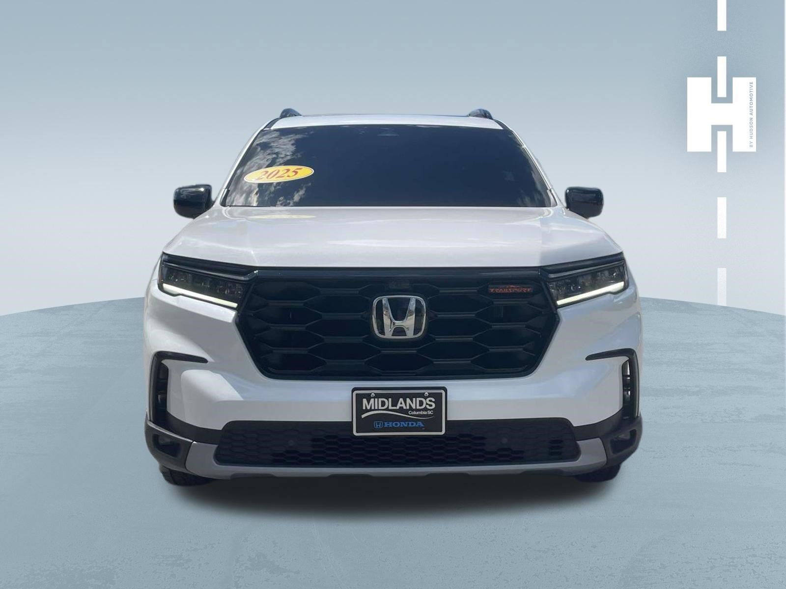 Used 2025 Honda Pilot TrailSport image 2