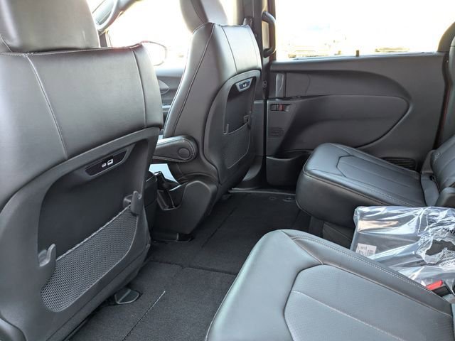 New 2026 Chrysler Pacifica Select FWD image 25