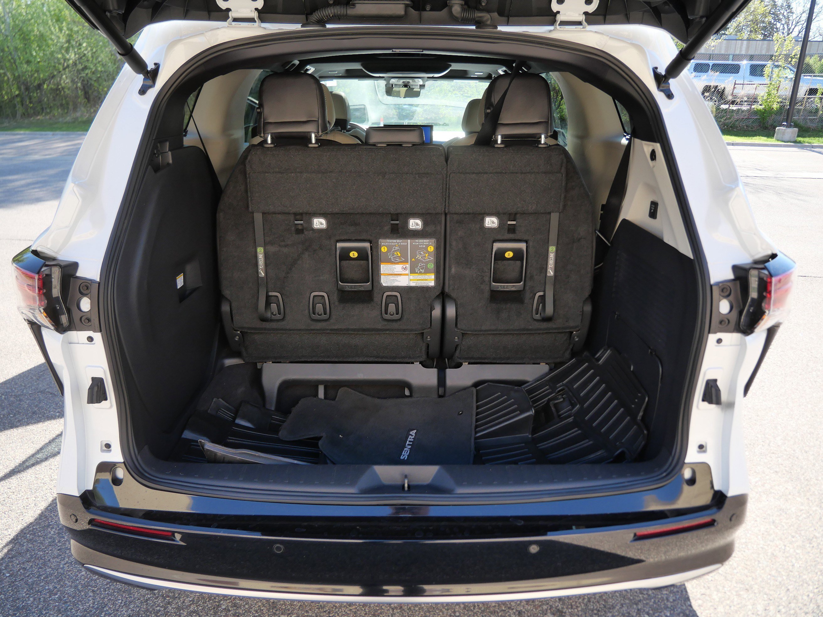 Certified 2025 Toyota Sienna Platinum FWD image 19
