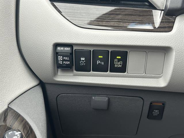Used 2017 Toyota Sienna XLE image 20