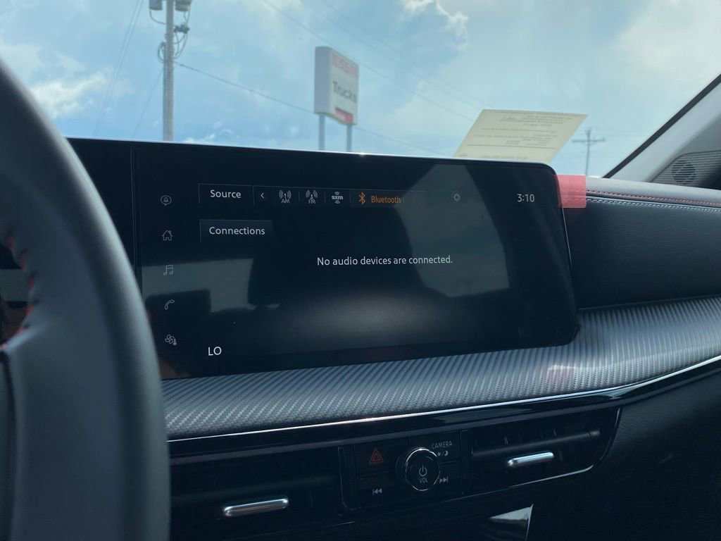 New 2025 Nissan Kicks SR image 32