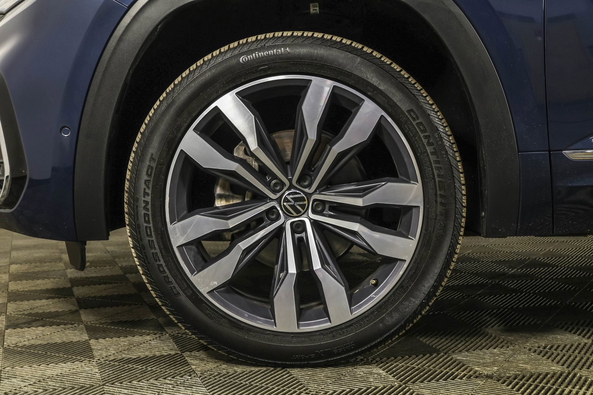 Used 2022 Volkswagen Atlas Cross Sport SEL Premium R-Line image 24