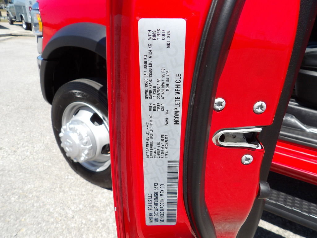 Used 2021 RAM 5500 Tradesman w/ Chrome Appearance Group RWD image 64
