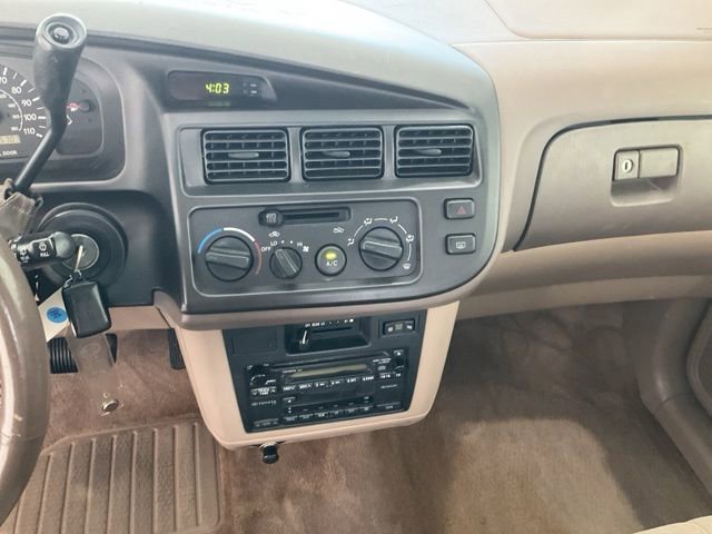Used 1998 Toyota Sienna LE image 12