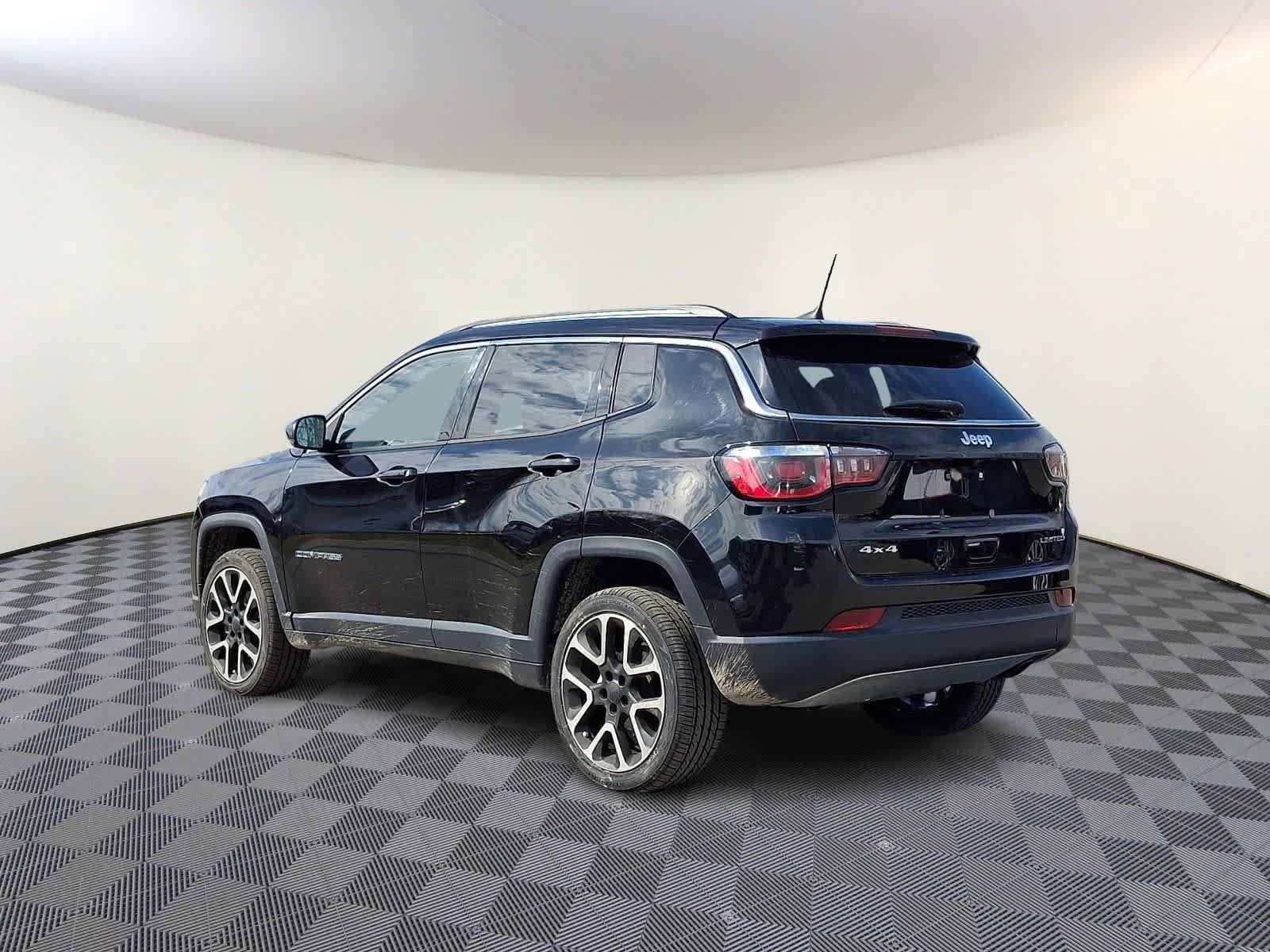 Used 2017 Jeep Compass Limited w/ Navigation Group image 7
