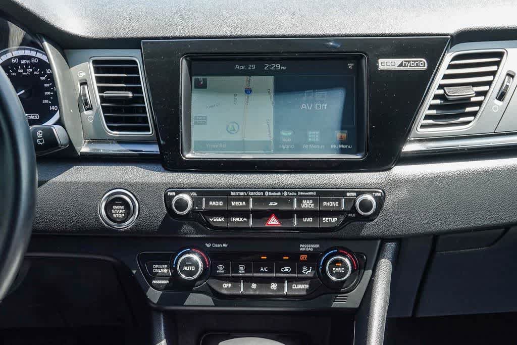 Certified 2017 Kia Niro FWD image 12