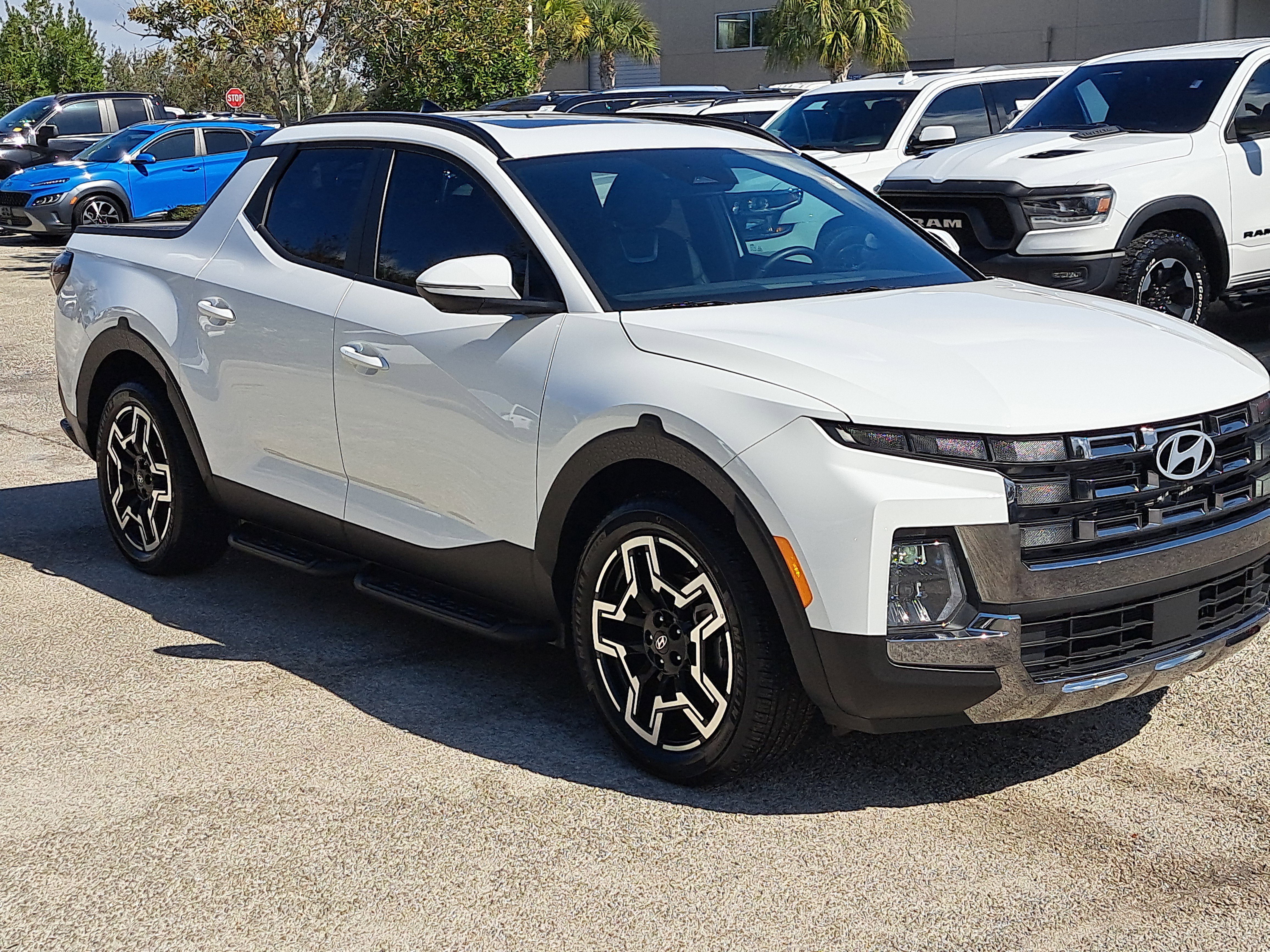 Certified 2025 Hyundai Santa Cruz Limited image 2