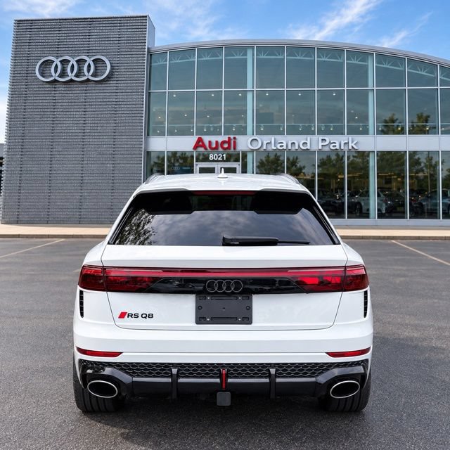 Certified 2025 Audi RS Q8 performance AWD/4WD image 3