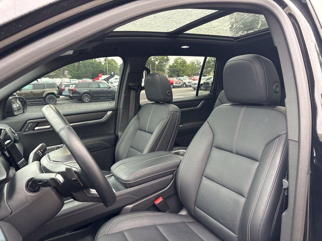 Used 2025 GMC Acadia Elevation w/ Elevation Premium Package FWD image 6