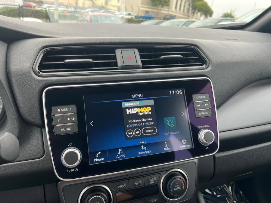 Used 2025 Nissan Leaf S image 23