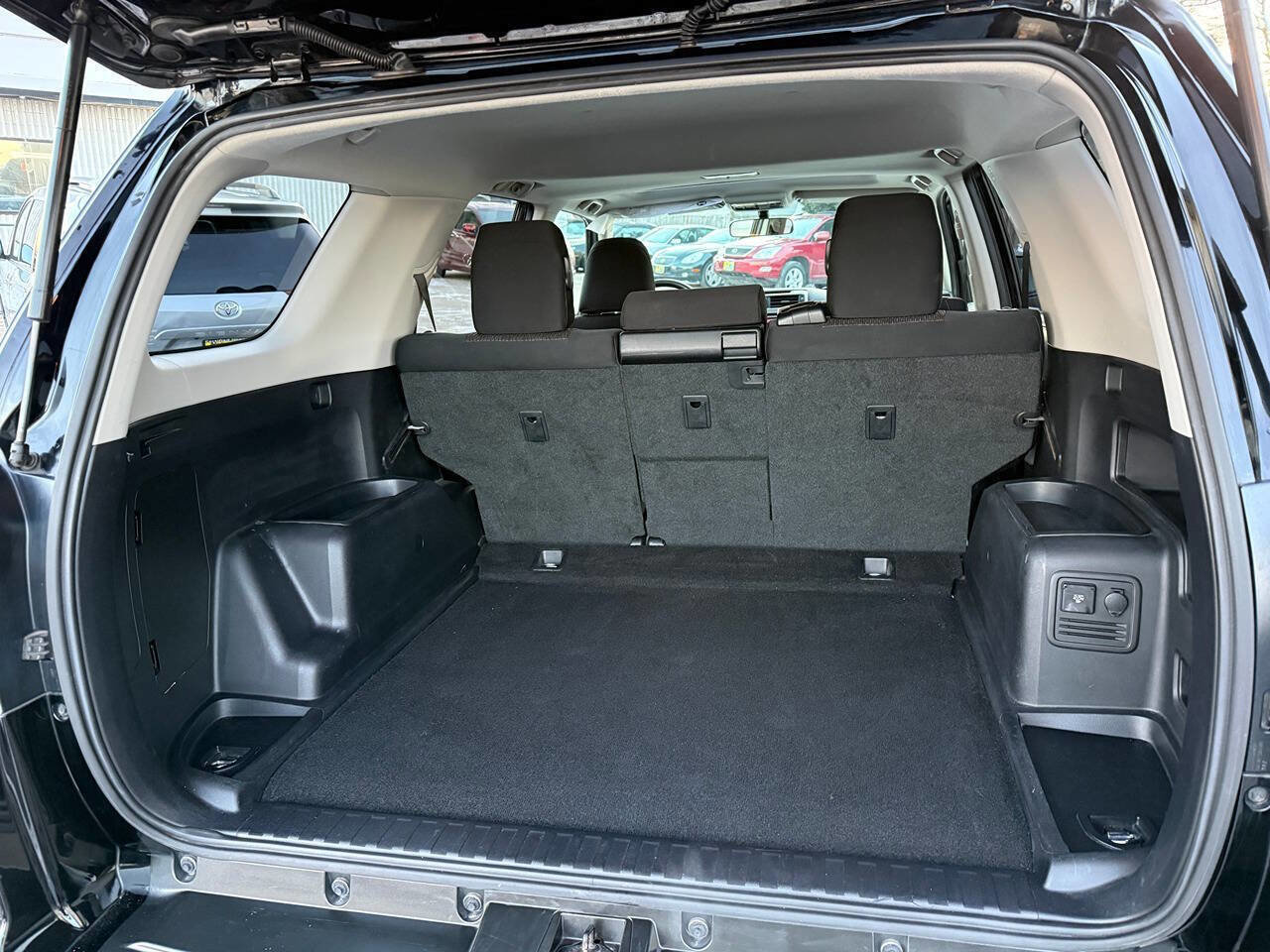 Used 2011 Toyota 4Runner SR5 w/ Convenience Pkg AWD/4WD image 92