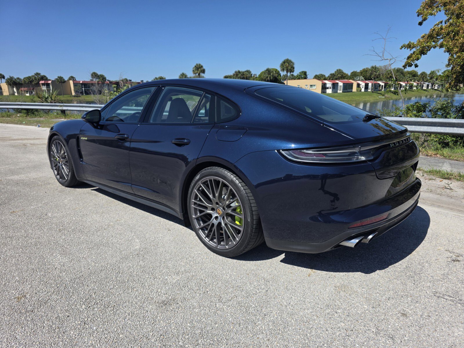 Used 2022 Porsche Panamera 4 E-Hybrid AWD/4WD image 2