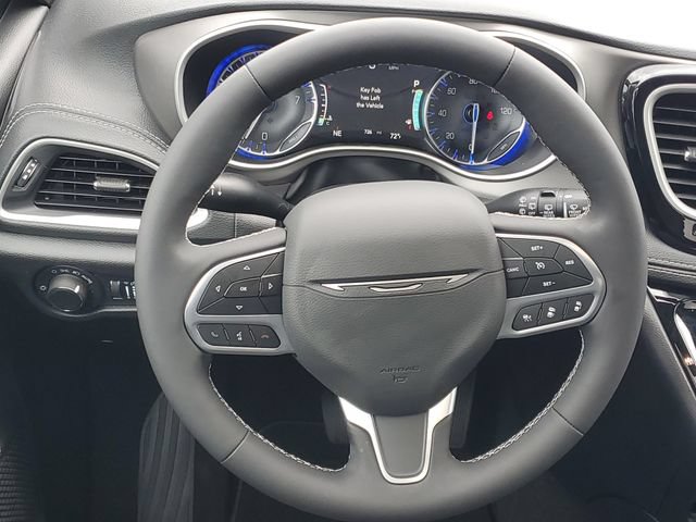 New 2027 Chrysler Pacifica Select AWD/4WD image 14