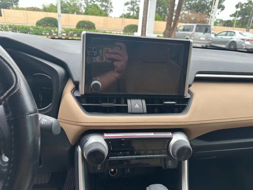 Used 2024 Toyota RAV4 LE image 11