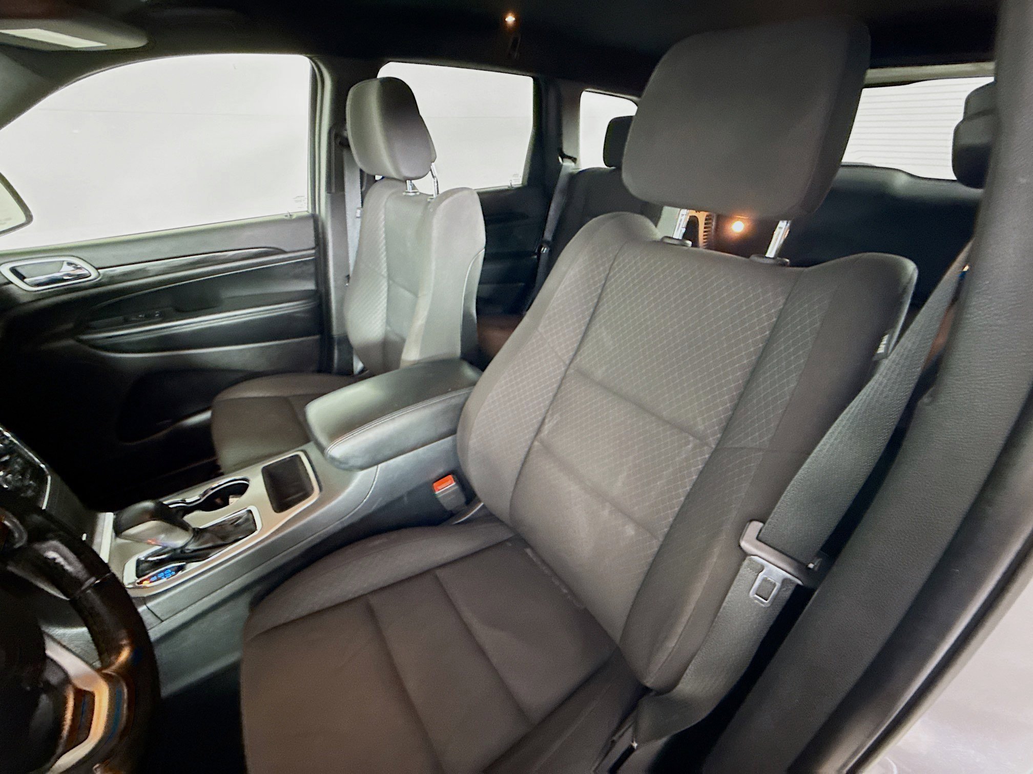 Used 2019 Jeep Grand Cherokee Laredo AWD/4WD image 25