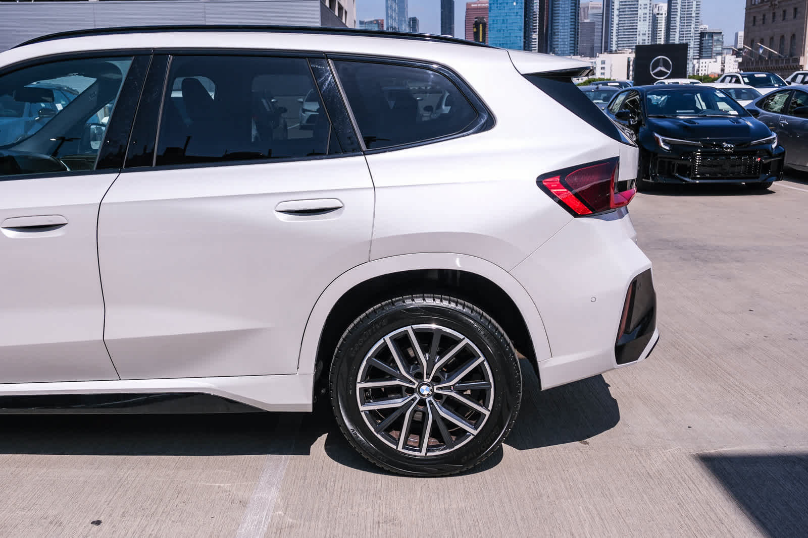 Used 2023 BMW X1 xDrive28i w/ M Sport Package AWD/4WD image 7