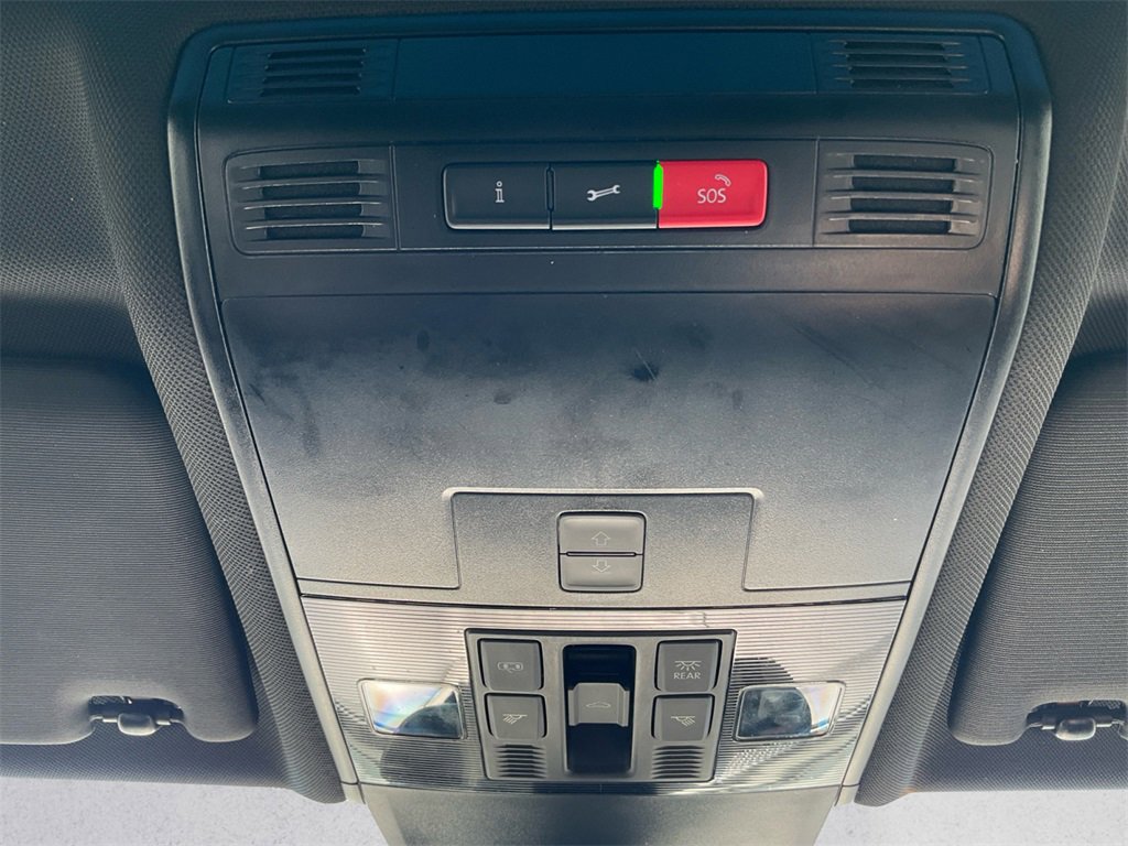 Used 2023 Volkswagen Tiguan SE R-Line image 11