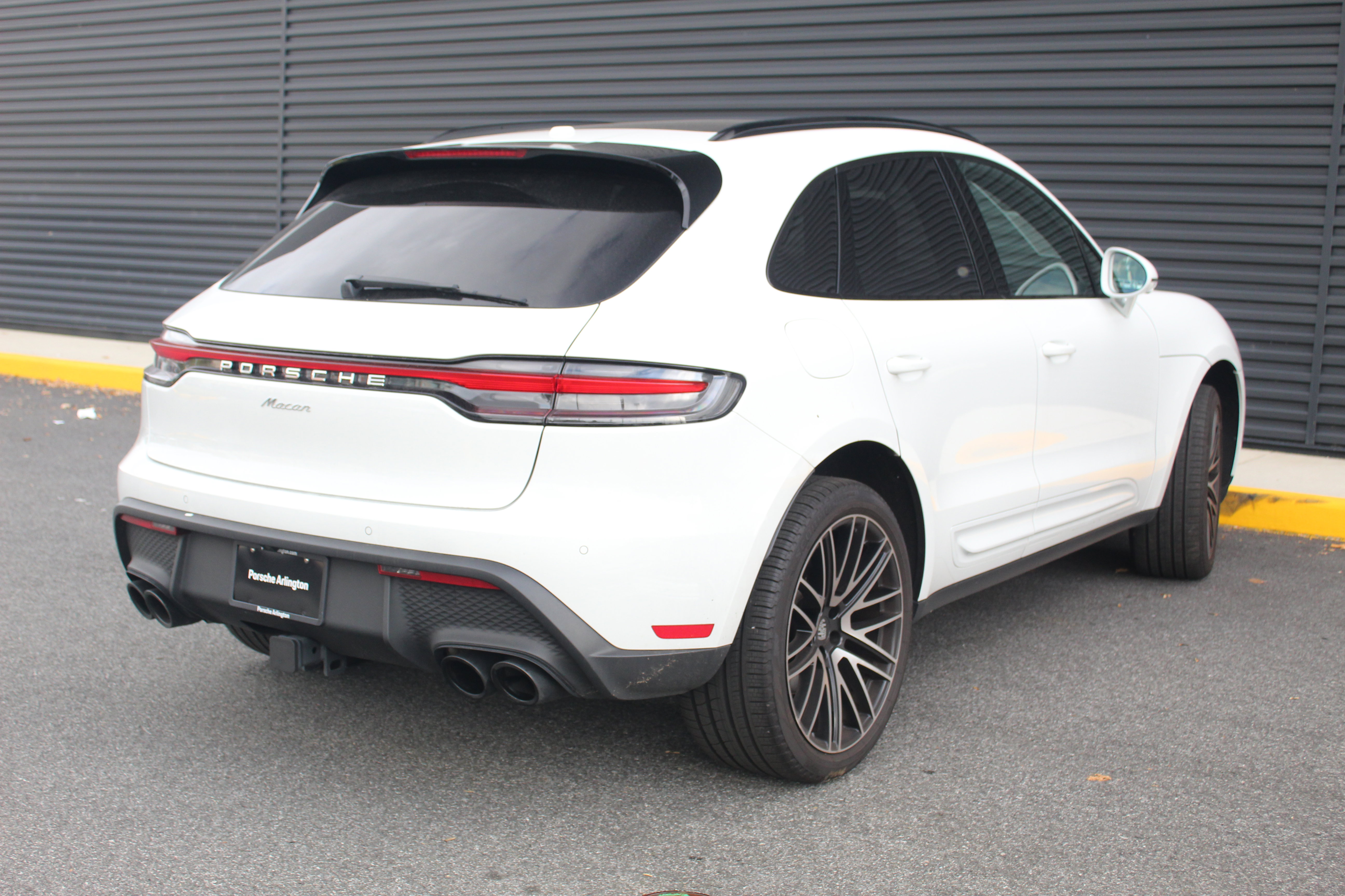 Certified 2025 Porsche Macan image 8
