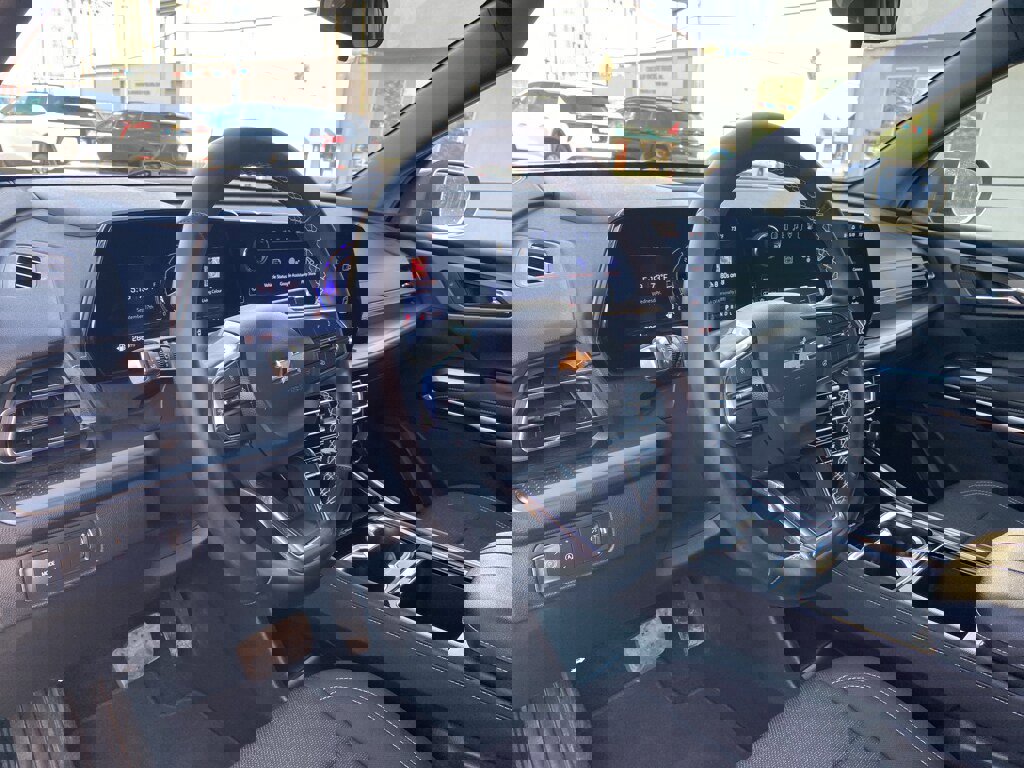 Used 2025 Chevrolet Traverse LT image 29