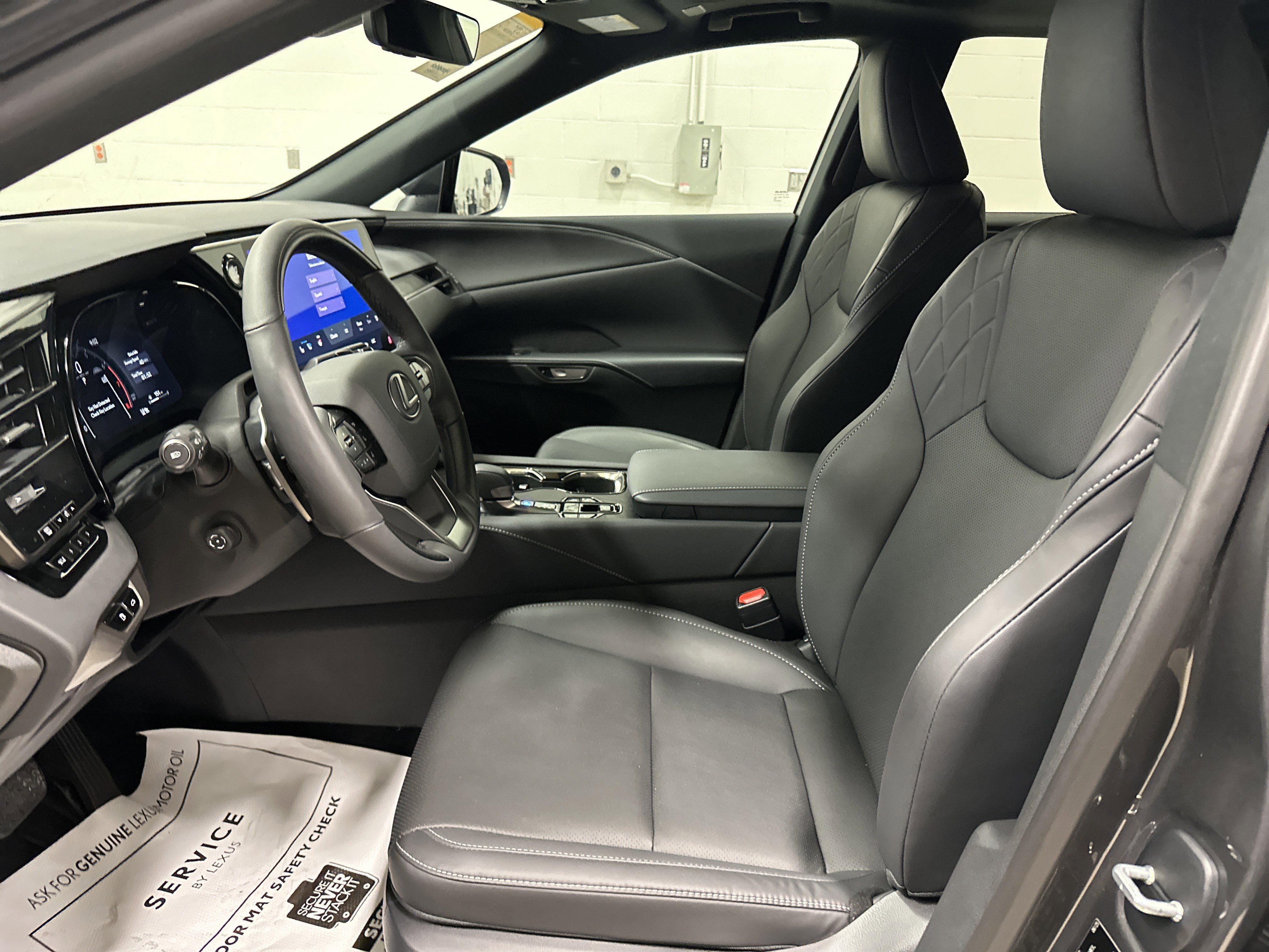 Used 2025 Lexus RX 350 AWD image 16