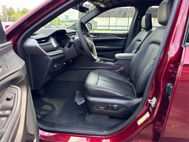 New 2025 Jeep Grand Cherokee L Limited w/ Trailer Tow Package image 11