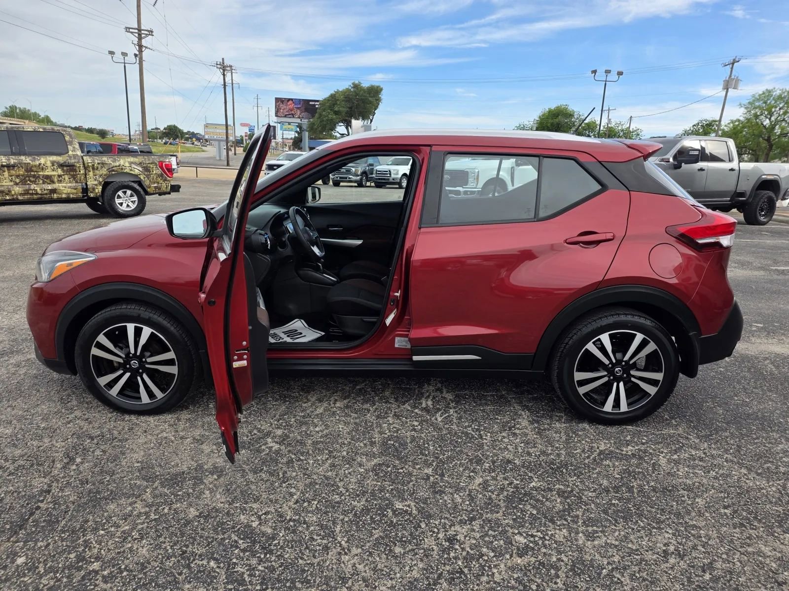 Used 2018 Nissan Kicks SR FWD image 9