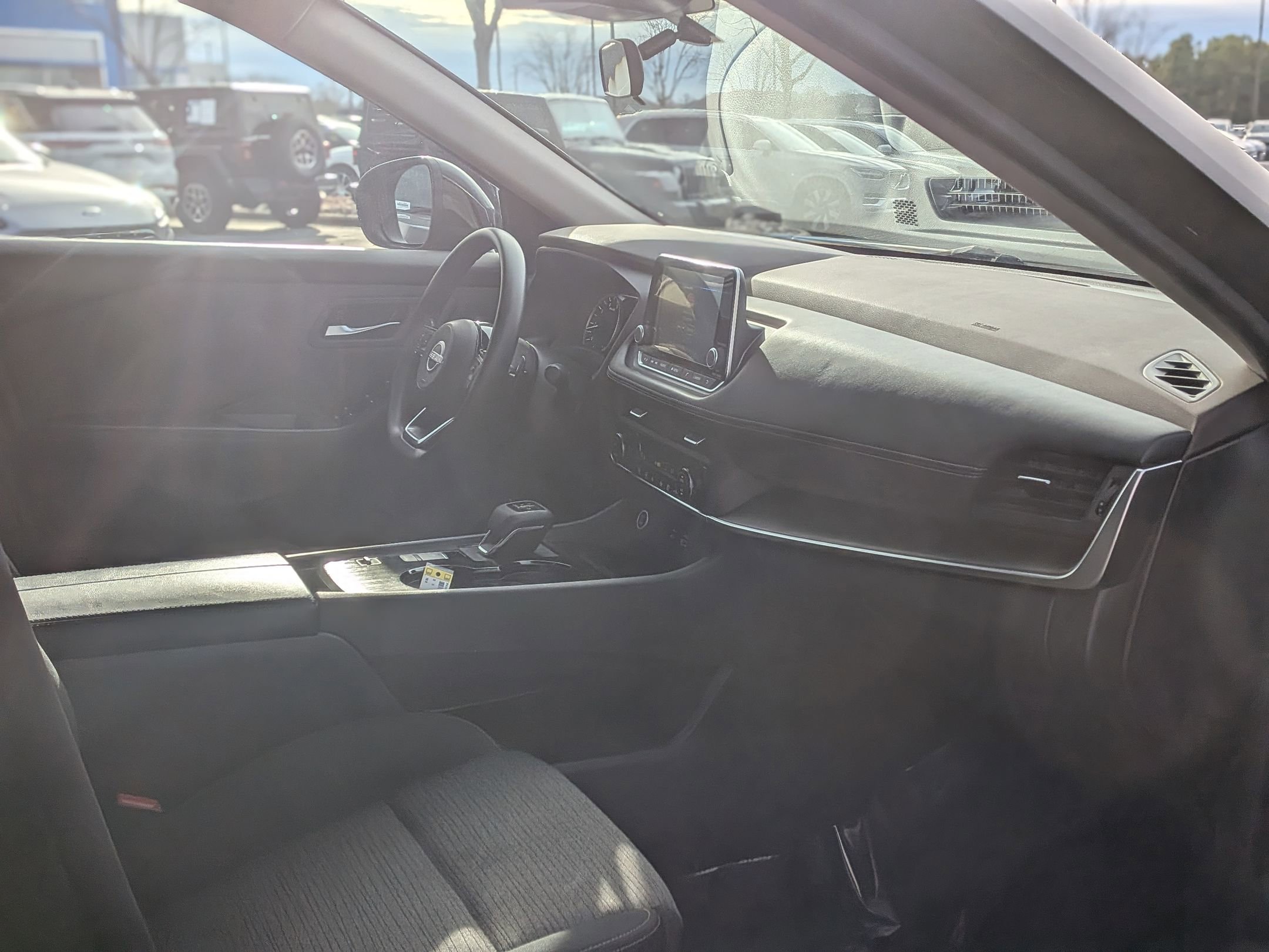 Used 2023 Nissan Rogue SV image 22