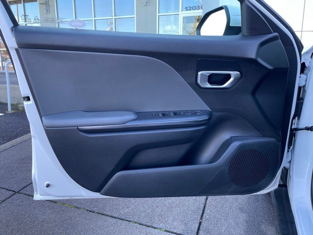 Used 2025 Kia K4 LX image 11