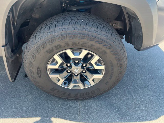 Used 2022 Toyota Tacoma TRD Off-Road w/ Technology Package AWD/4WD image 10