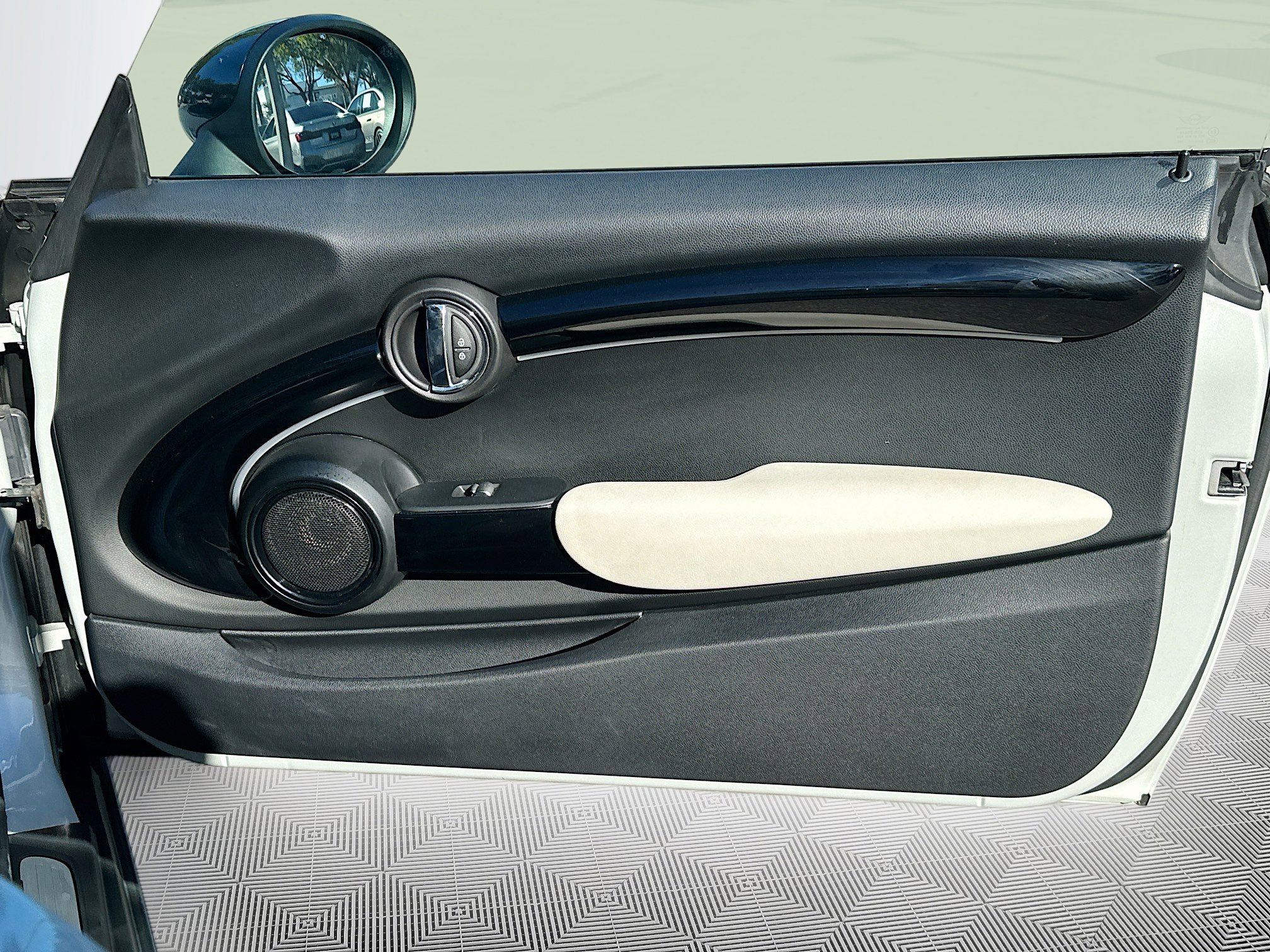 Used 2019 MINI Cooper S w/ Signature Upholstery Package image 29