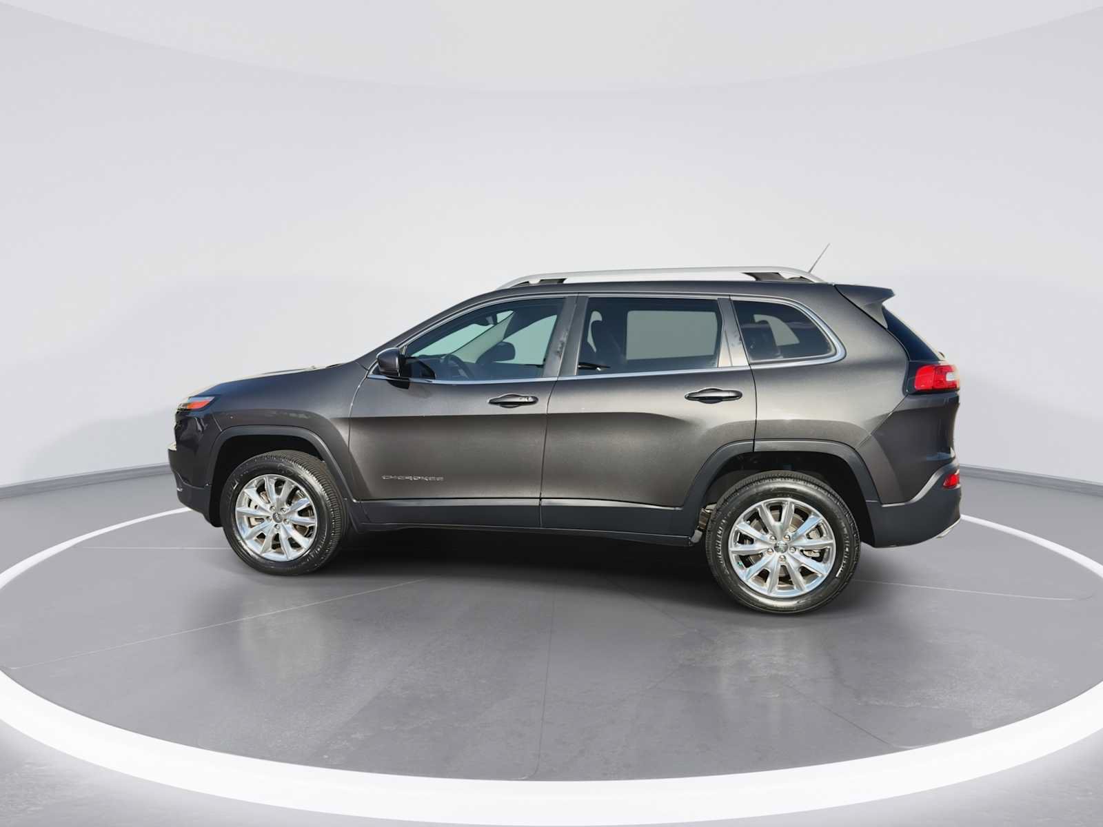Used 2015 Jeep Cherokee Limited AWD/4WD image 5