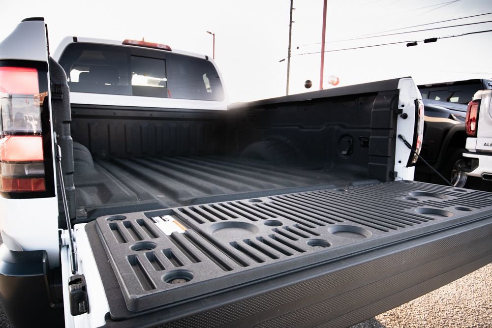 Used 2025 Nissan Frontier S w/ S Utility Package image 5