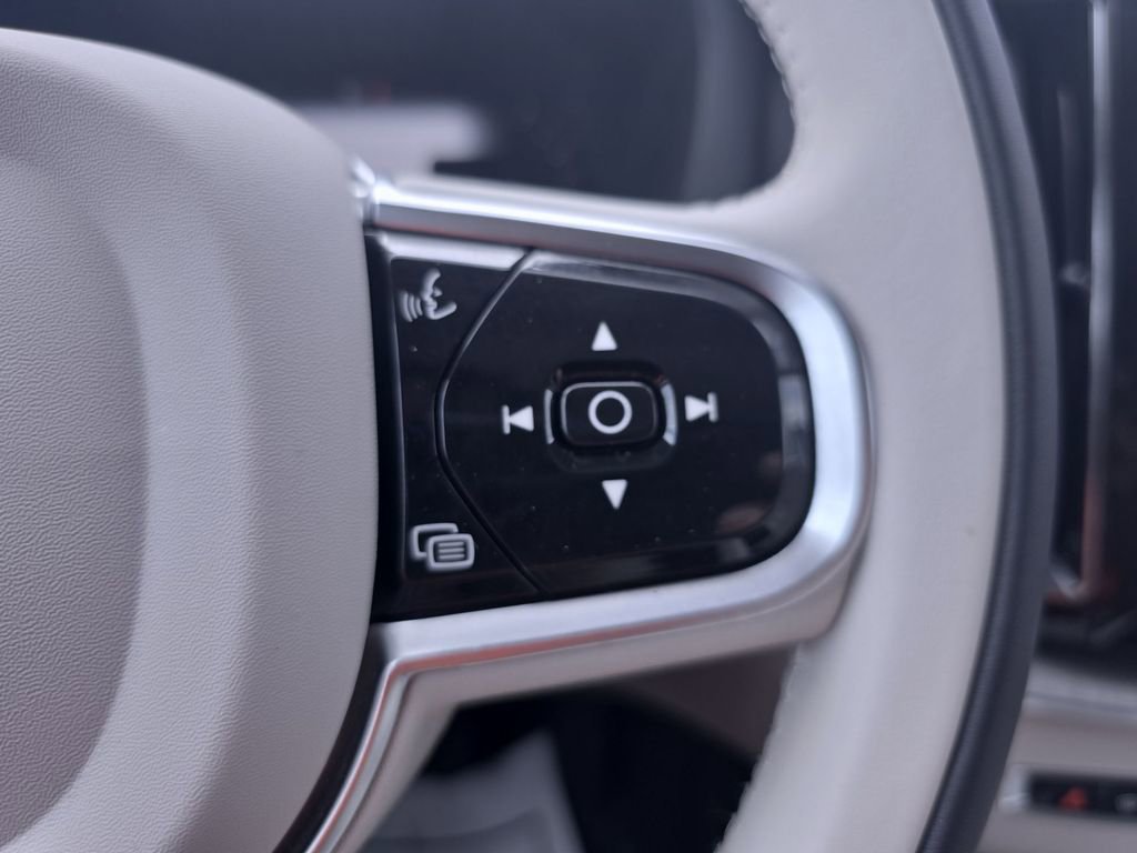 Used 2023 Volvo XC60 B5 Plus w/ Climate Package image 20