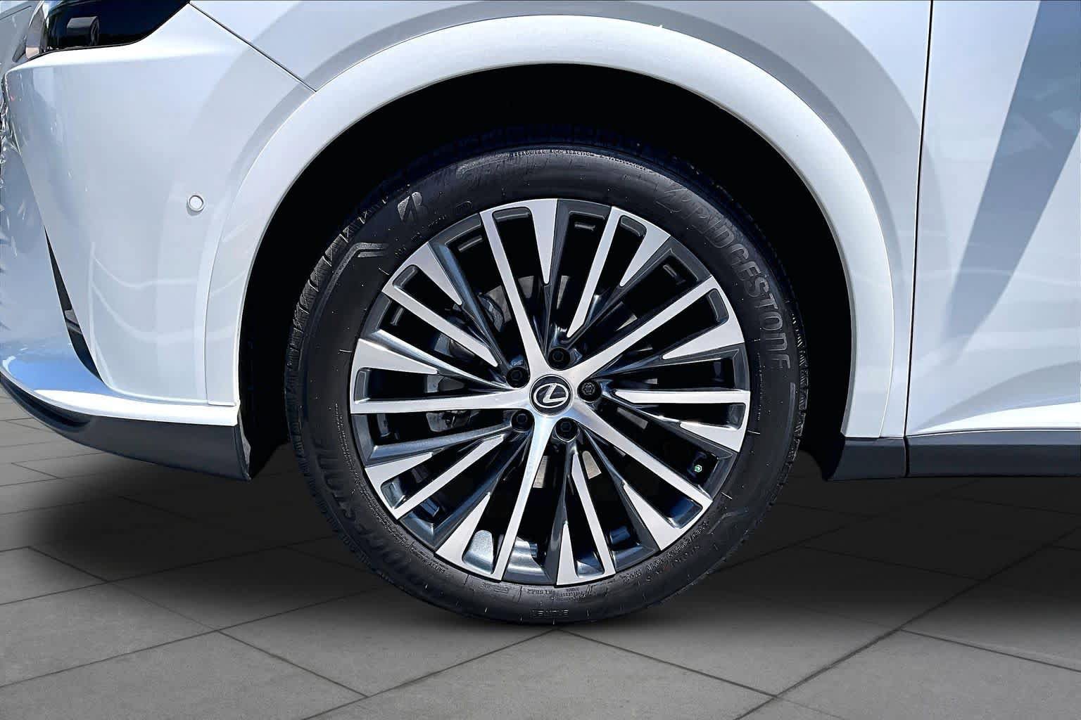 Used 2025 Lexus RX 350 w/ Convenience Package AWD/4WD image 11