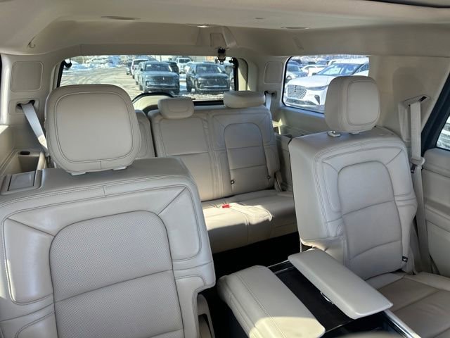 Used 2020 Lincoln Navigator Reserve w/ Luxury Package image 15