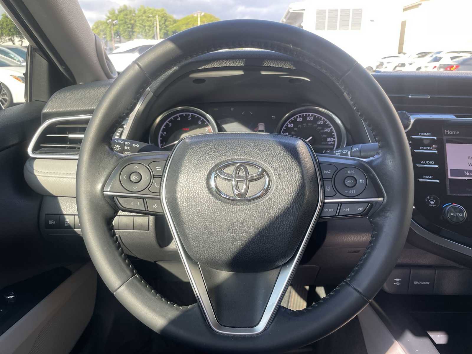 Used 2018 Toyota Camry XLE image 11
