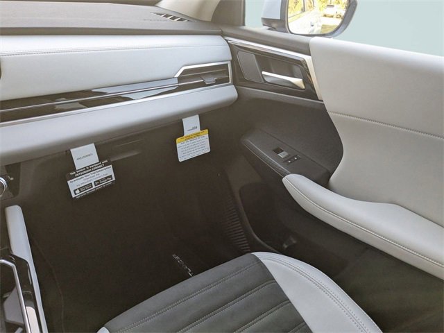 New 2025 Mitsubishi Outlander SE image 19