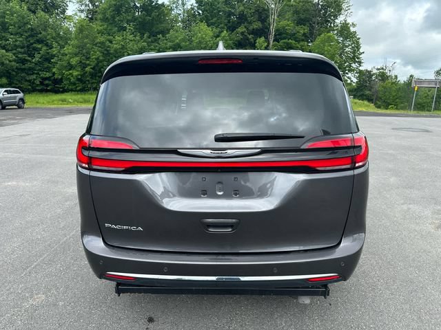 Used 2022 Chrysler Pacifica Touring-L FWD image 4