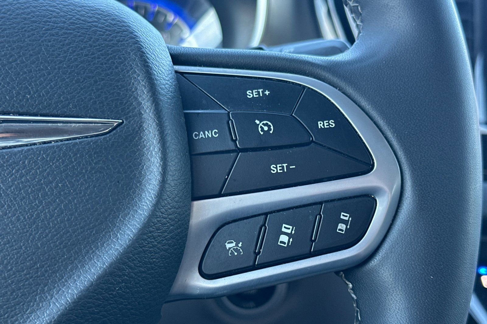 Used 2022 Chrysler Pacifica Touring-L FWD image 37