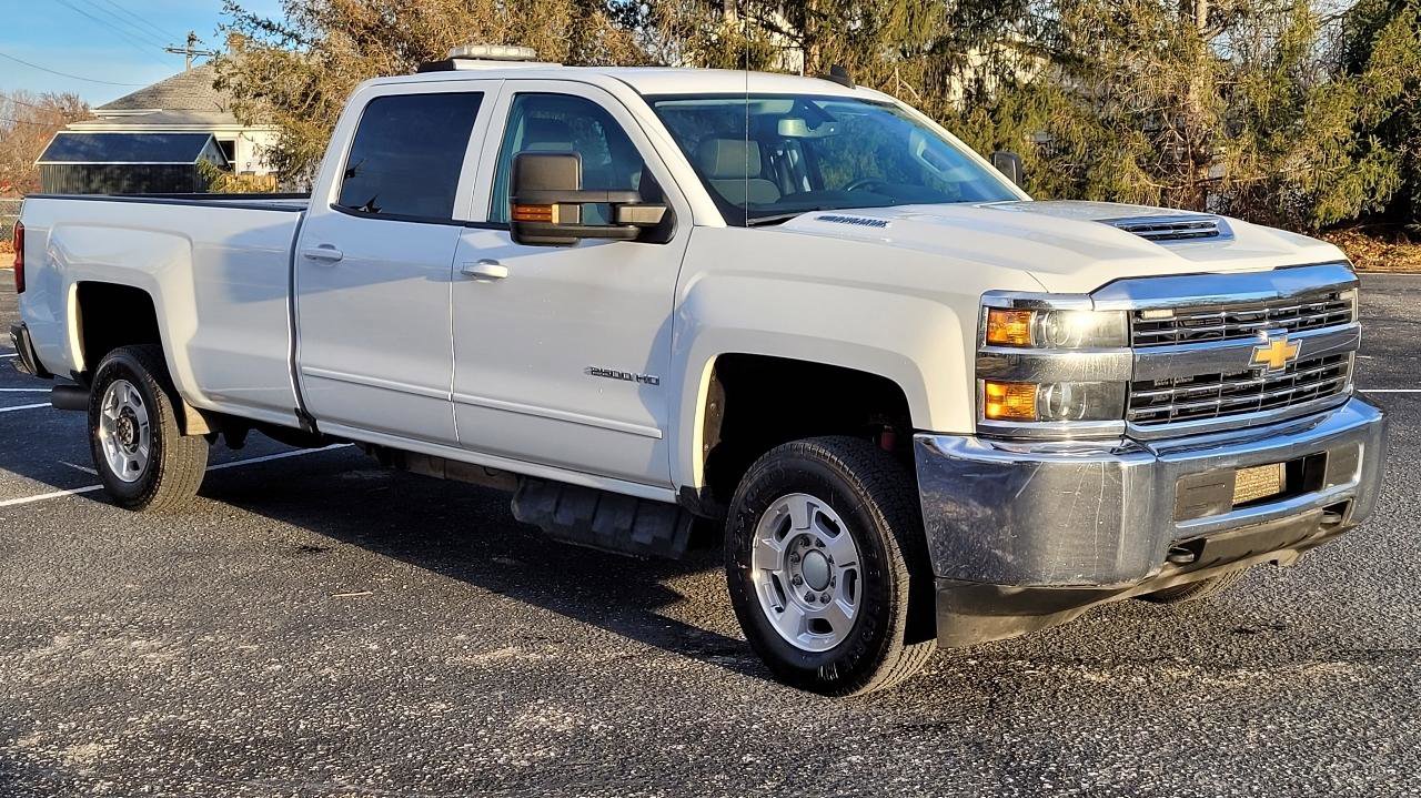 Used 2017 Chevrolet Silverado 2500 LT AWD/4WD image 2