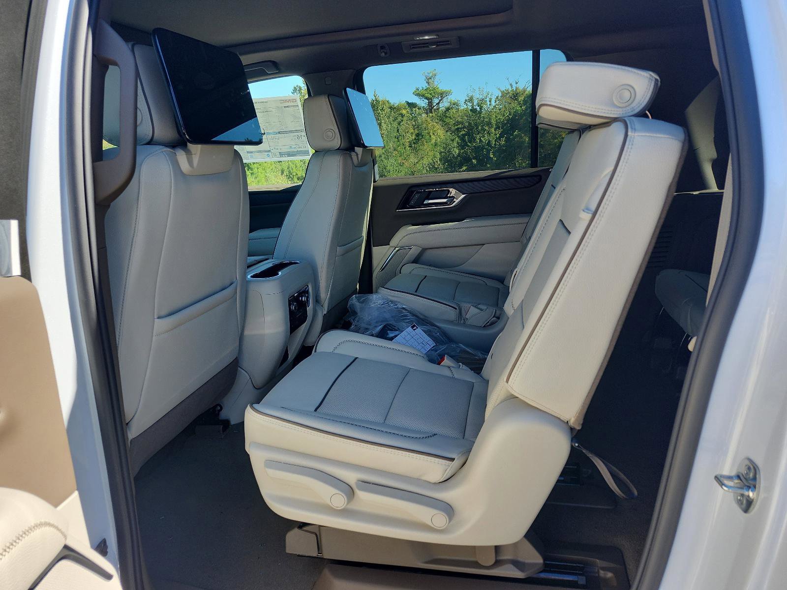 New 2026 GMC Yukon XL Denali w/ Denali Reserve Package image 16