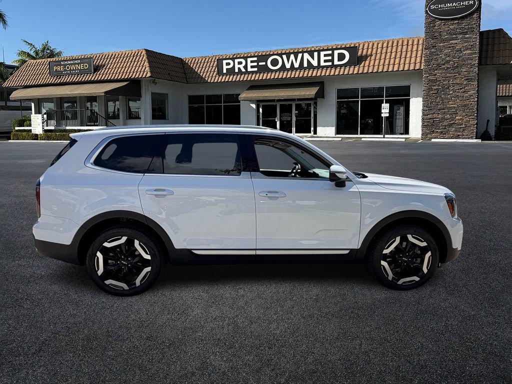 Used 2025 Kia Telluride EX w/ EX Captain's Chair Package FWD image 8
